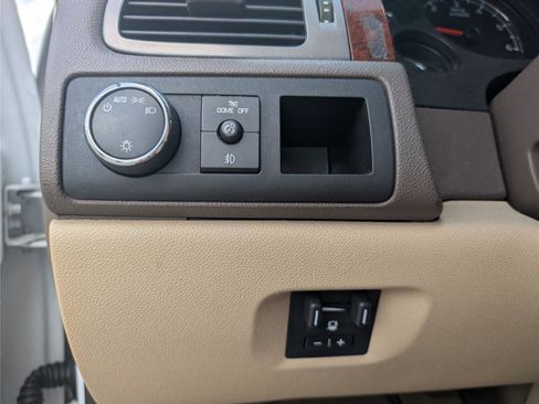 Used 2011 GMC Yukon XL SLT w/ SLT-2 Equipment Package image 14