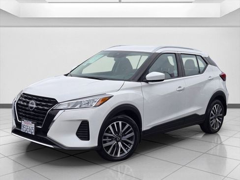 Used 2023 Nissan Kicks SV image 9