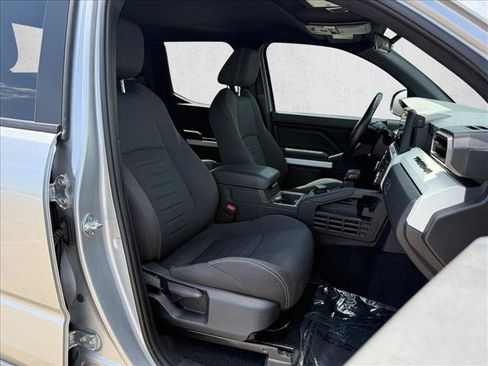 Used 2024 Toyota Tacoma TRD Sport AWD/4WD image 12