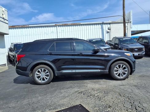 Certified 2023 Ford Explorer XLT w/ Equipment Group 202A AWD/4WD image 2