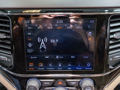 Used 2020 Jeep Grand Cherokee Overland image 18