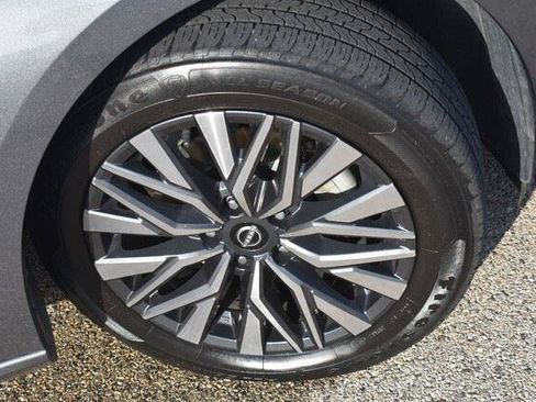 Used 2024 Nissan Altima 2.5 SV FWD image 14