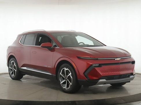 Used 2025 Chevrolet Equinox EV LT w/ Convenience Package image 2