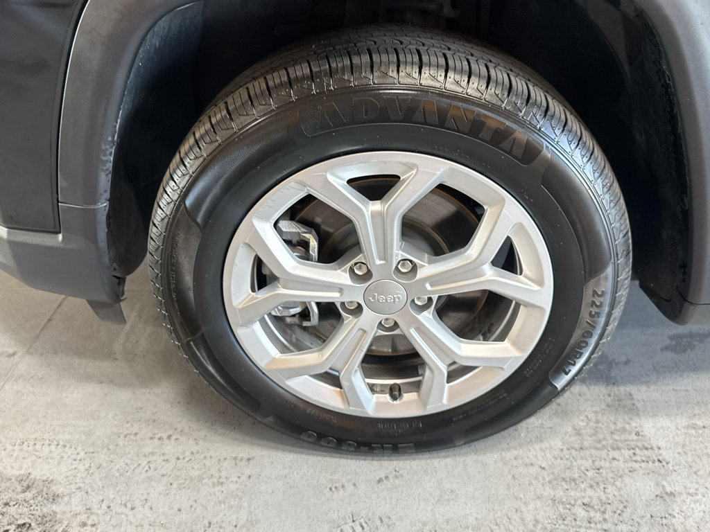 Used 2024 Jeep Compass Latitude AWD/4WD image 9