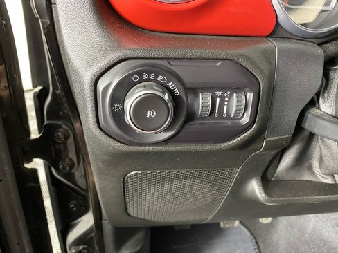 Used 2018 Jeep Wrangler Unlimited Rubicon w/ LED Lighting Group AWD/4WD image 26