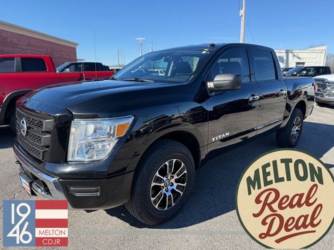 Used 2021 Nissan Titan SV image 1