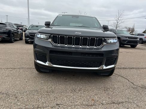 Certified 2024 Jeep Grand Cherokee L Laredo image 3