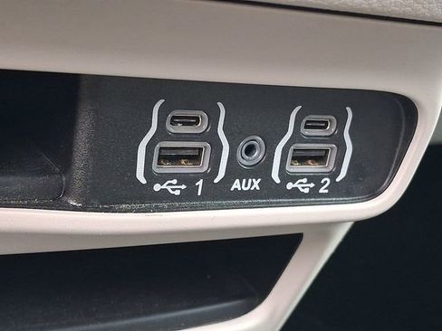 Certified 2024 Chrysler Pacifica Touring-L FWD image 26