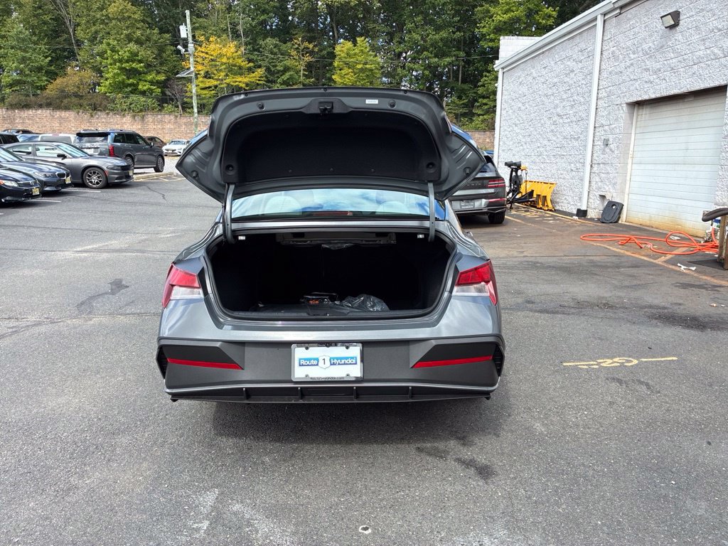 New 2026 Hyundai Elantra SEL Sport FWD image 10