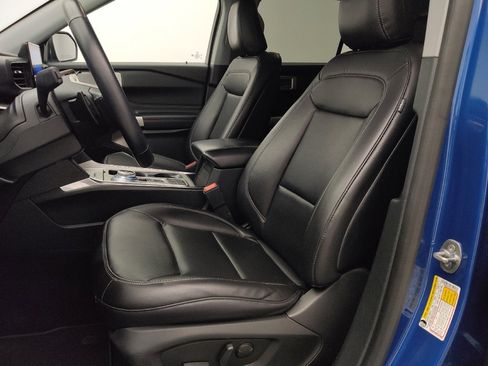 Used 2020 Ford Explorer XLT w/ Equipment Group 202A RWD image 17