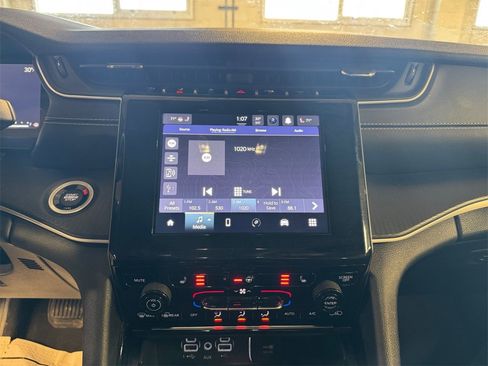 Used 2023 Jeep Grand Cherokee L Altitude image 17