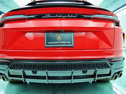 Used 2022 Lamborghini Urus image 17