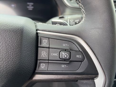 Used 2023 Jeep Grand Cherokee Limited AWD/4WD image 27