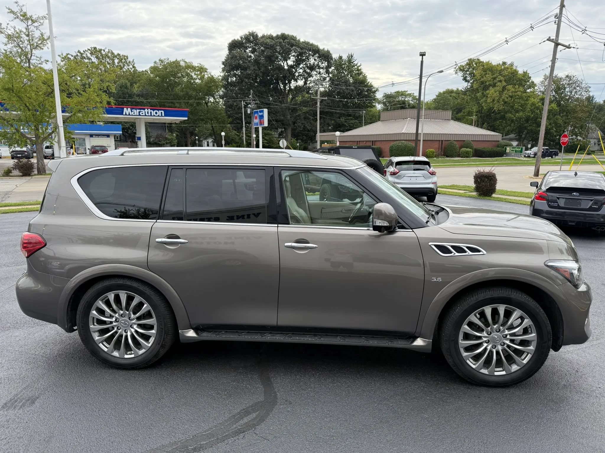 Used 2017 INFINITI QX80 2WD w/ Driver Assistance Package image 4
