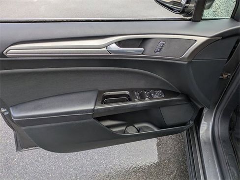 Certified 2017 Ford Fusion SE image 6