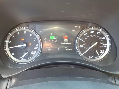 Used 2020 Toyota Highlander XLE image 28