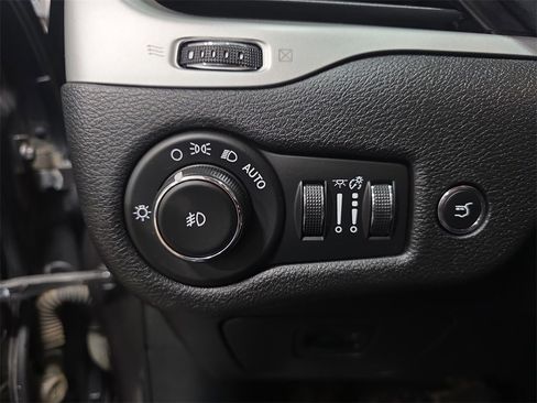 Used 2017 Jeep Cherokee Trailhawk w/ Comfort & Convenience Group image 25