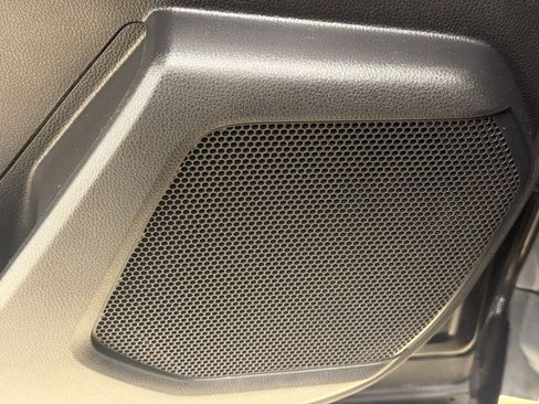 Used 2022 Toyota Highlander XLE FWD image 25