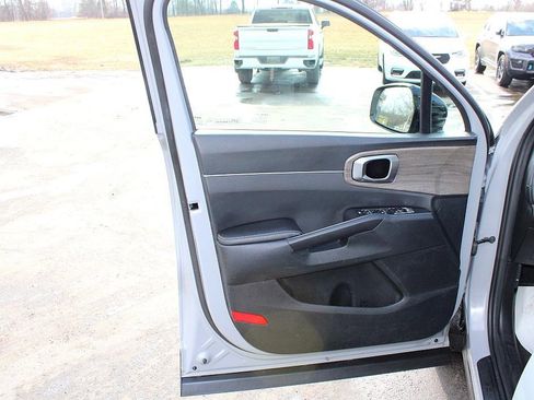 Used 2023 Kia Sorento S w/ Panoramic Sunroof Package image 25