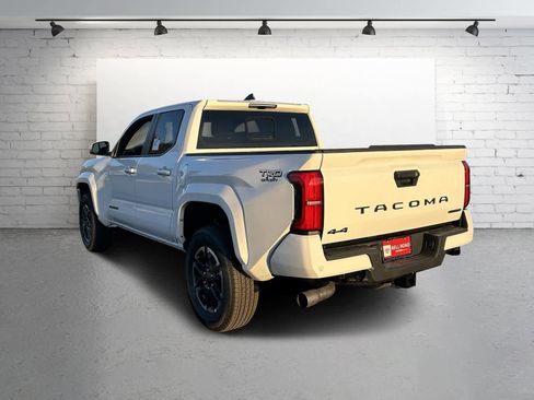 Used 2025 Toyota Tacoma TRD Sport w/ TRD Sport Upgrade Package image 4