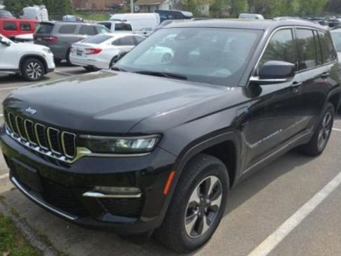 Used 2023 Jeep Grand Cherokee 4WD 4xe image 2