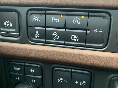 Used 2022 Chevrolet Tahoe High Country AWD/4WD image 13