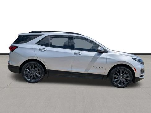Used 2022 Chevrolet Equinox RS w/ Infotainment Package FWD image 4