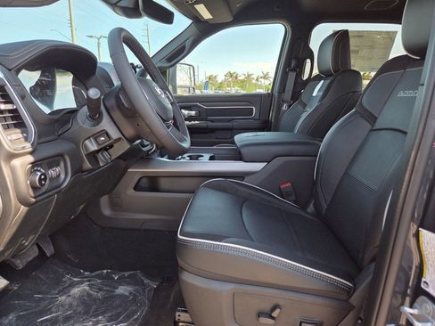 New 2026 RAM 2500 Laramie AWD/4WD image 12