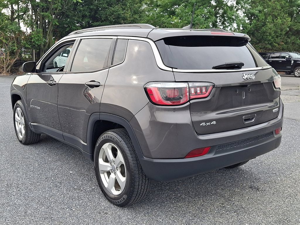 Used 2019 Jeep Compass Latitude w/ Cold Weather Group AWD/4WD image 7
