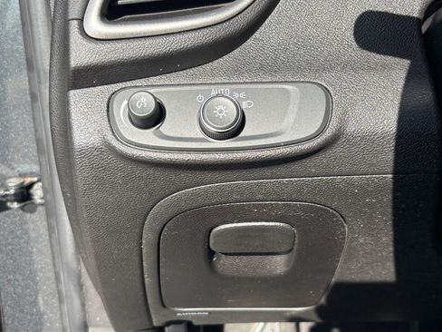 Used 2019 Chevrolet Trax LS FWD image 25