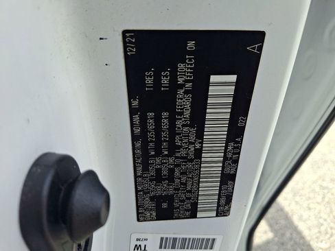 Used 2022 Toyota Highlander XLE AWD/4WD image 30