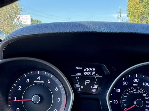 Used 2013 Hyundai Elantra Limited image 19