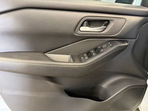 Used 2024 Nissan Rogue SV FWD image 23