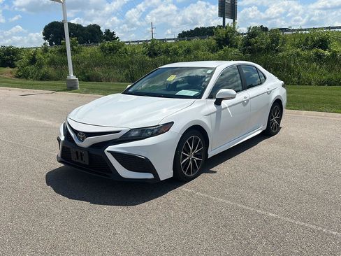 Used 2024 Toyota Camry SE FWD image 7