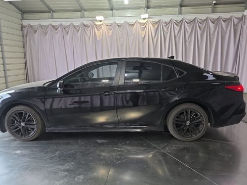 Used 2025 Toyota Camry SE w/ Convenience Package FWD image 6