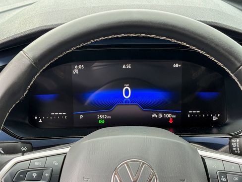 Used 2024 Volkswagen Taos SE FWD image 10