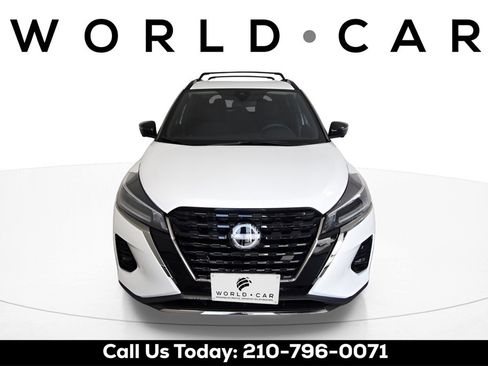 Used 2024 Nissan Kicks SR w/ Exterior Package image 2