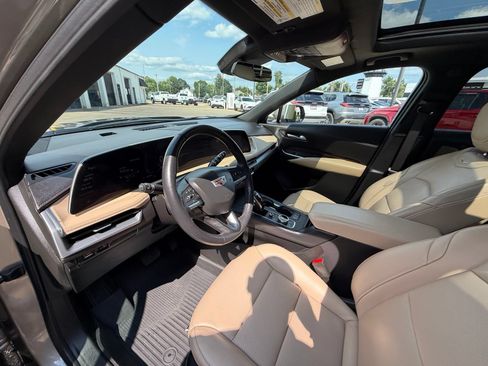 Used 2024 Cadillac XT4 Premium Luxury AWD/4WD image 10