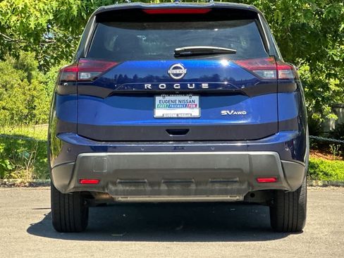Used 2024 Nissan Rogue SV AWD/4WD image 7