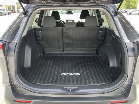 Used 2021 Toyota RAV4 LE image 26