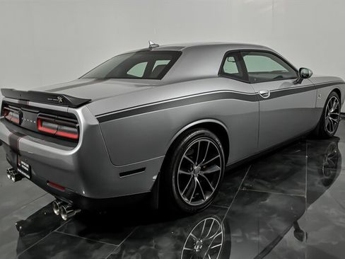 Used 2016 Dodge Challenger R/T Scat Pack RWD image 9