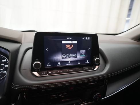 Used 2023 Nissan Rogue SV image 6