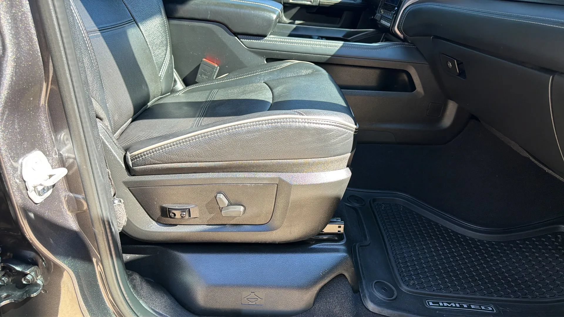Used 2021 RAM 2500 Limited AWD/4WD image 17