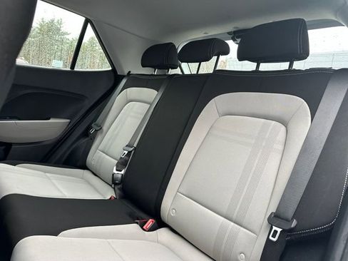 Certified 2025 Hyundai Venue SEL image 18