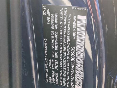 Used 2025 Porsche Macan image 30