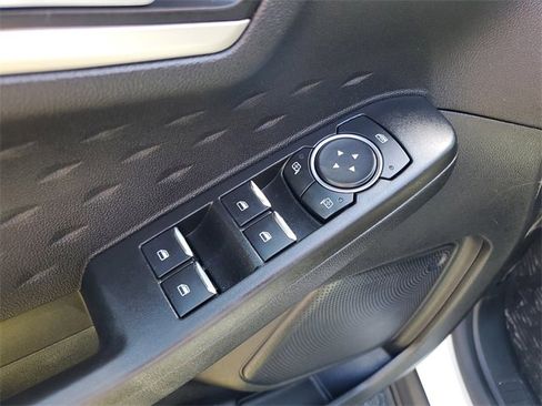 Used 2020 Ford Escape SE image 21