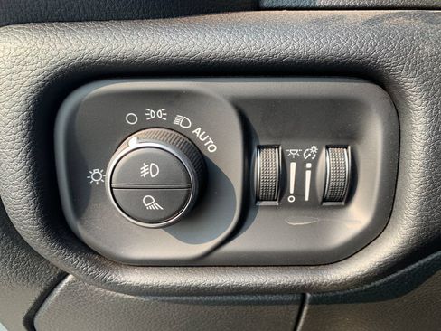 Used 2026 RAM 2500 Laramie AWD/4WD image 22