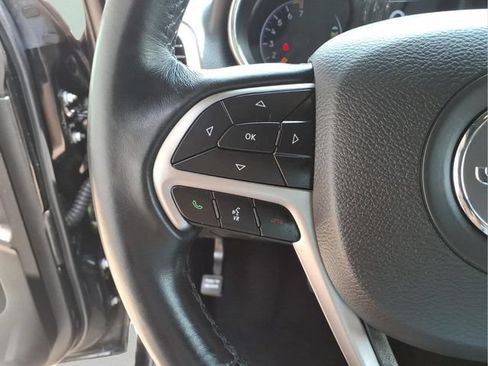 Used 2021 Jeep Grand Cherokee Laredo AWD/4WD image 16