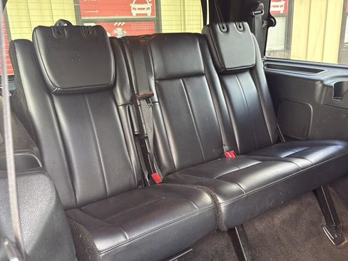 Used 2015 Ford Expedition XLT w/ Equipment Group 202A RWD image 24