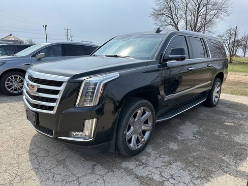 Used 2018 Cadillac Escalade ESV Luxury image 16
